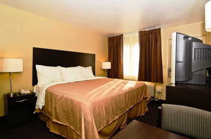 Americas Best Value Inn & Suites Escondido Quarto foto